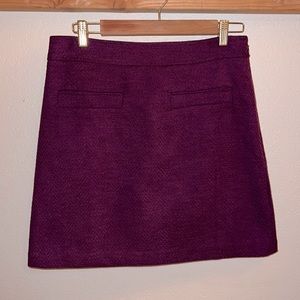 💥 $5 with any bundle! 💥 NWT Loft mini skirt size 4 chevron-textured fabric